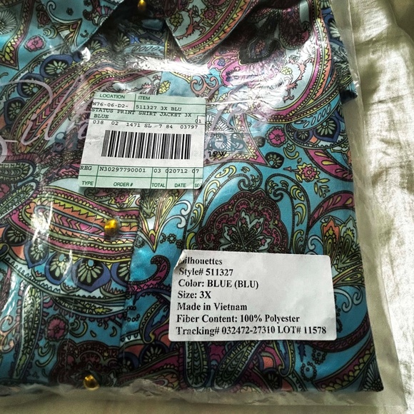 BLOUSE, SILKY POLYESTER, COLOUR: BLUE PAISLEY MIX, SIZE 3X, BUTTON CUFFS, BUTTON - Picture 3 of 12